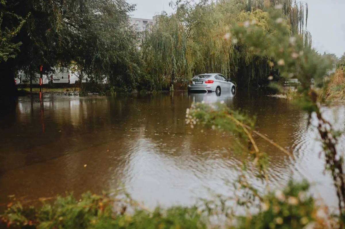 Burst Pipe & Slab Leak Damage in Sugar Land, TX